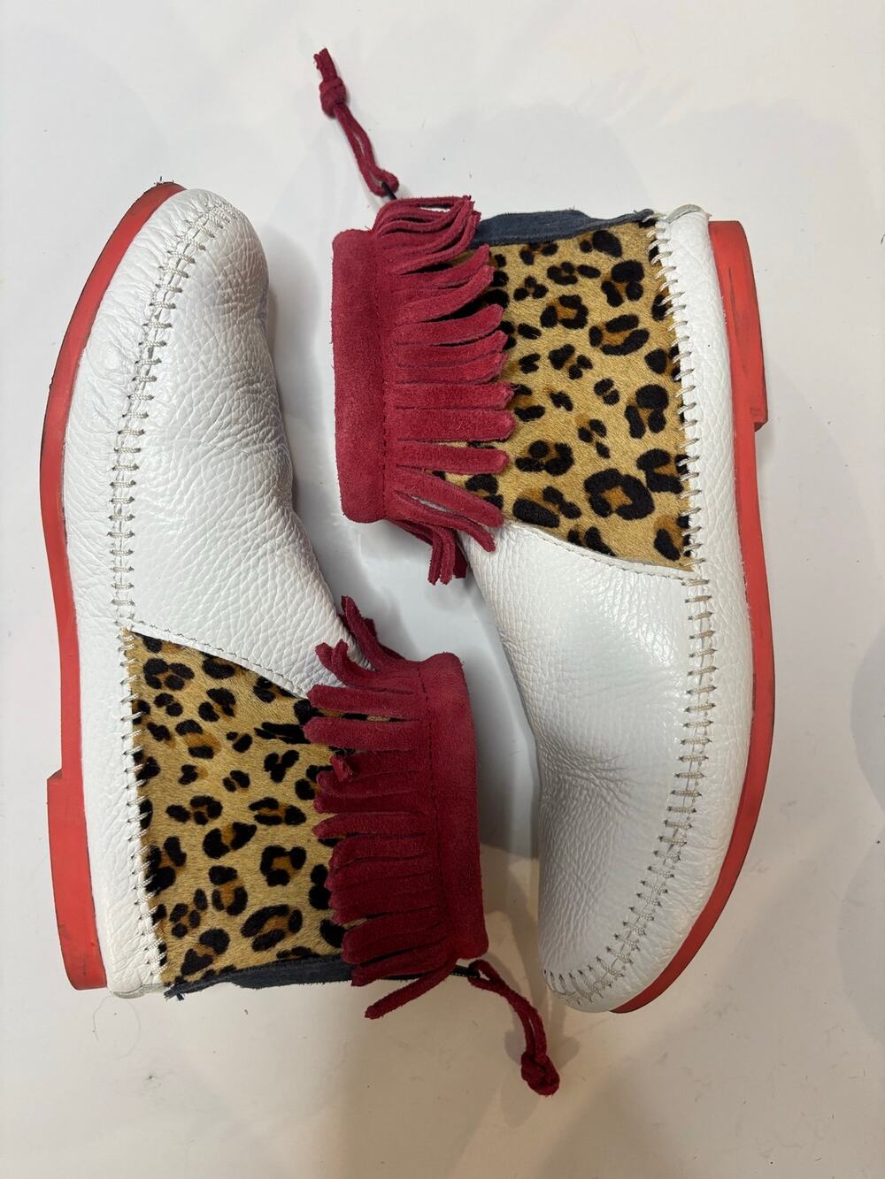 Minnetonka Leather Booties White Leopard Print Red Fringe Zip Moccasins Size 8